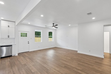 Welcome to this beautifully crafted new construction home - photo 6