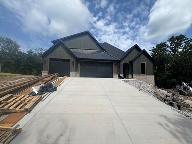 Experience luxury New Construction living in beautiful Bella - photo 1