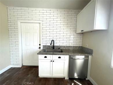 Prime Investment Opportunity in Long Beach! This fully - photo 8