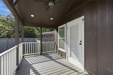 Escape to your own peaceful retreat by the lake! This charming - photo 4
