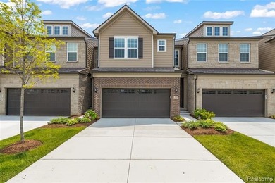 READY FOR IMMEDIATE OCCUPANCY, NORTH FACING, WELL MAINTAINED - photo 1