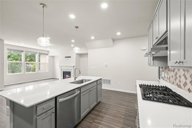 READY FOR IMMEDIATE OCCUPANCY, NORTH FACING, WELL MAINTAINED - photo 6