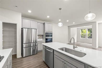 READY FOR IMMEDIATE OCCUPANCY, NORTH FACING, WELL MAINTAINED - photo 7