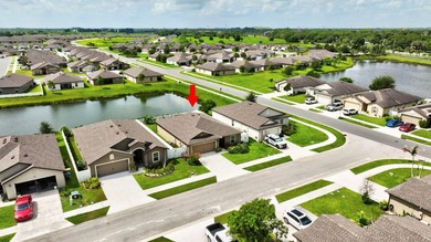 Welcome to comfort, style, and an energy efficient home! This - photo 2