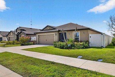 Welcome to comfort, style, and an energy efficient home! This - photo 3