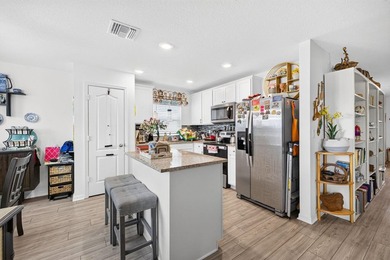 Welcome to comfort, style, and an energy efficient home! This - photo 10