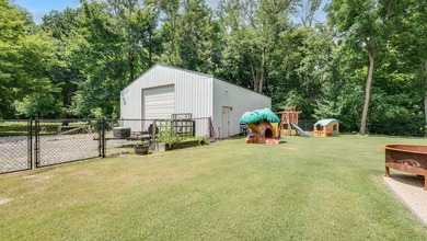 Additional listing photo 4