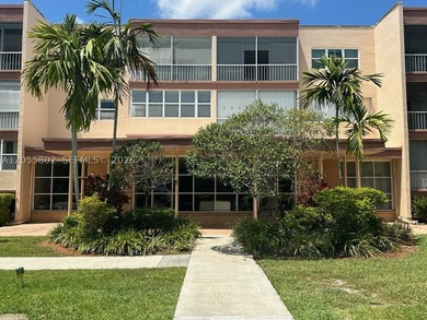 Beautiful 2BR/2BA condo located in a desirable 55+ community in - photo 3