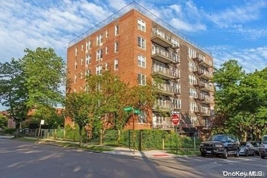 Welcome to a Lovely Two Bedroom Coop Apartment located in the - photo 1