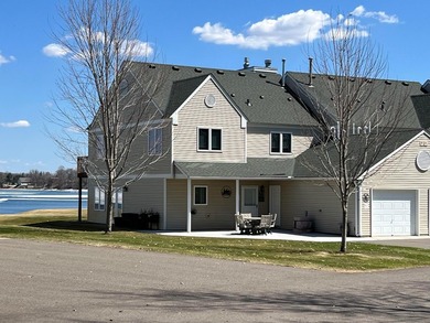 Beautifully updated home in Izatys Resort, perfectly situated on - photo 1