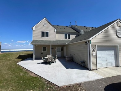 Beautifully updated home in Izatys Resort, perfectly situated on - photo 2