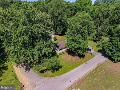 Come take a look at this newly renovated 3-bedroom, 1-bathroom - photo 33