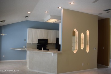 Amazing opportunity. River Point Community Pool Home. 3 bedrooms - photo 6