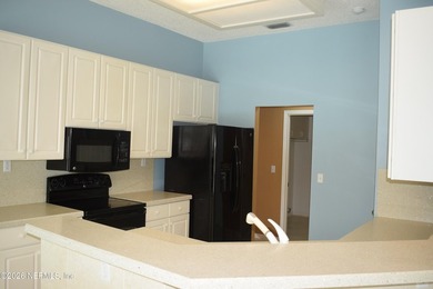 Amazing opportunity. River Point Community Pool Home. 3 bedrooms - photo 7
