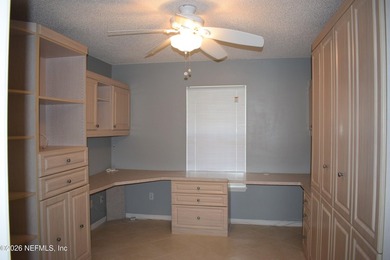 Amazing opportunity. River Point Community Pool Home. 3 bedrooms - photo 8