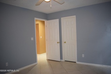 Amazing opportunity. River Point Community Pool Home. 3 bedrooms - photo 9