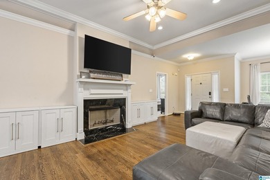 Experience luxury and comfort in this stunning waterfront home - photo 4