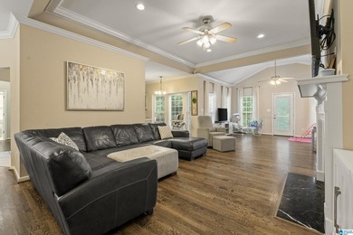Experience luxury and comfort in this stunning waterfront home - photo 5