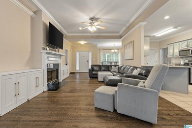 Experience luxury and comfort in this stunning waterfront home - photo 6
