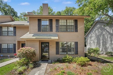 Beautifully maintained end-unit townhome in desirable Hidden - photo 1