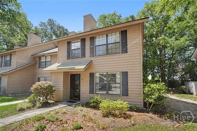 Beautifully maintained end-unit townhome in desirable Hidden - photo 2