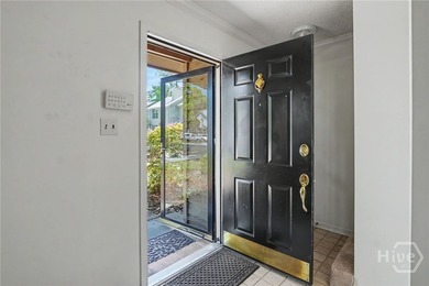 Beautifully maintained end-unit townhome in desirable Hidden - photo 4