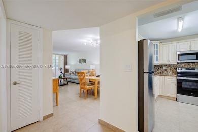 Beautifully renovated first-floor condo in a convenient North - photo 4