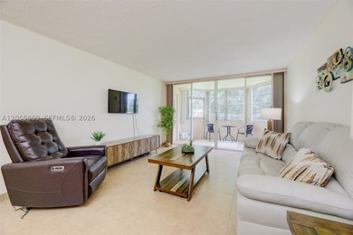 Beautifully renovated first-floor condo in a convenient North - photo 6