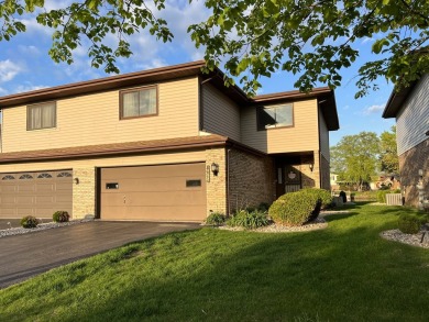 Lake Townhome/Townhouse For Sale in Lynwood, Illinois