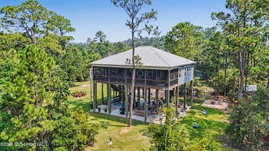 Welcome to this one-of-a-kind waterfront retreat where custom - photo 2