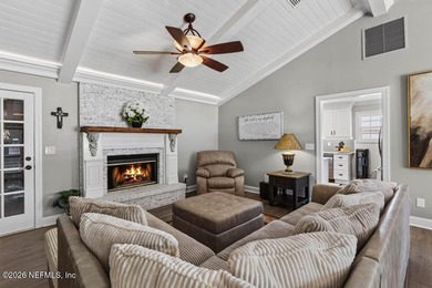 Welcome to your own private retreat! Set on a spacious 1.33-acre - photo 5