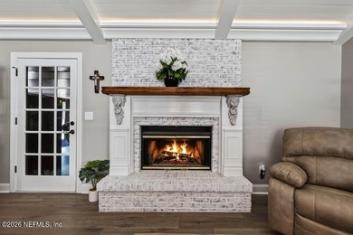 Welcome to your own private retreat! Set on a spacious 1.33-acre - photo 6