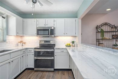 Spacious 4BR/3BA 2218sqft Raised Beach House on the North End of - photo 2
