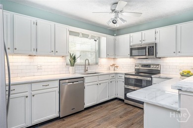 Spacious 4BR/3BA 2218sqft Raised Beach House on the North End of - photo 3
