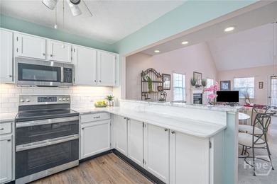 Spacious 4BR/3BA 2218sqft Raised Beach House on the North End of - photo 4