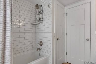 Welcome to your waterfront retreat in the highly sought-after - photo 27