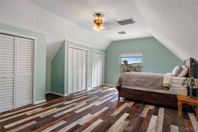Welcome to your waterfront retreat in the highly sought-after - photo 37