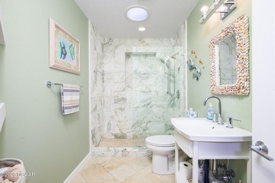 This lovely coastal ocean front home offers 4 bedroom - 3 full - photo 46