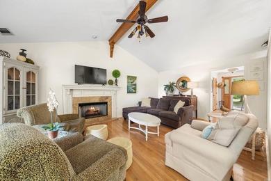 Located on Lake Hamilton, this versatile waterfront property - photo 4