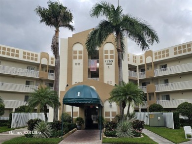 (private lake, pond, creek) Condo For Sale in Tamarac Florida
