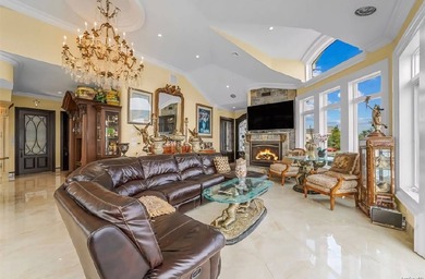 Discover the epitome of waterfront luxury at this exquisite - photo 7