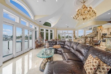 Discover the epitome of waterfront luxury at this exquisite - photo 8