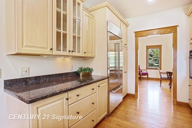 Experience effortless luxury in this beautifully maintained - photo 16