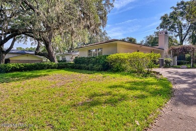 Beautifully maintained & upgraded 4/3 home on a quiet dead-end - photo 3