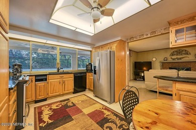 Beautifully maintained & upgraded 4/3 home on a quiet dead-end - photo 8
