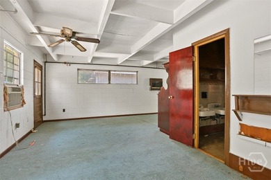 Renovation opportunity in a prime Savannah location. At 3,600 - photo 25