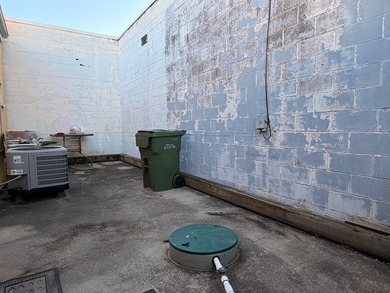 Prime 2,015 sq ft commercial building in the heart of downtown - photo 25