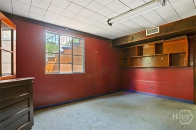 Renovation opportunity in a prime Savannah location. At 3,600 - photo 31