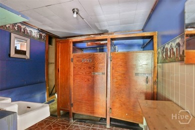 Renovation opportunity in a prime Savannah location. At 3,600 - photo 34