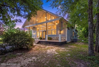 Experience the perfect balance of rustic elegance, privacy, and - photo 1